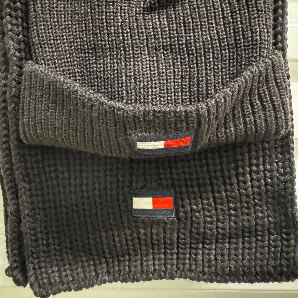 Tommy Hilfiger Black Knit‎ Hat and Scarf Set Men OS